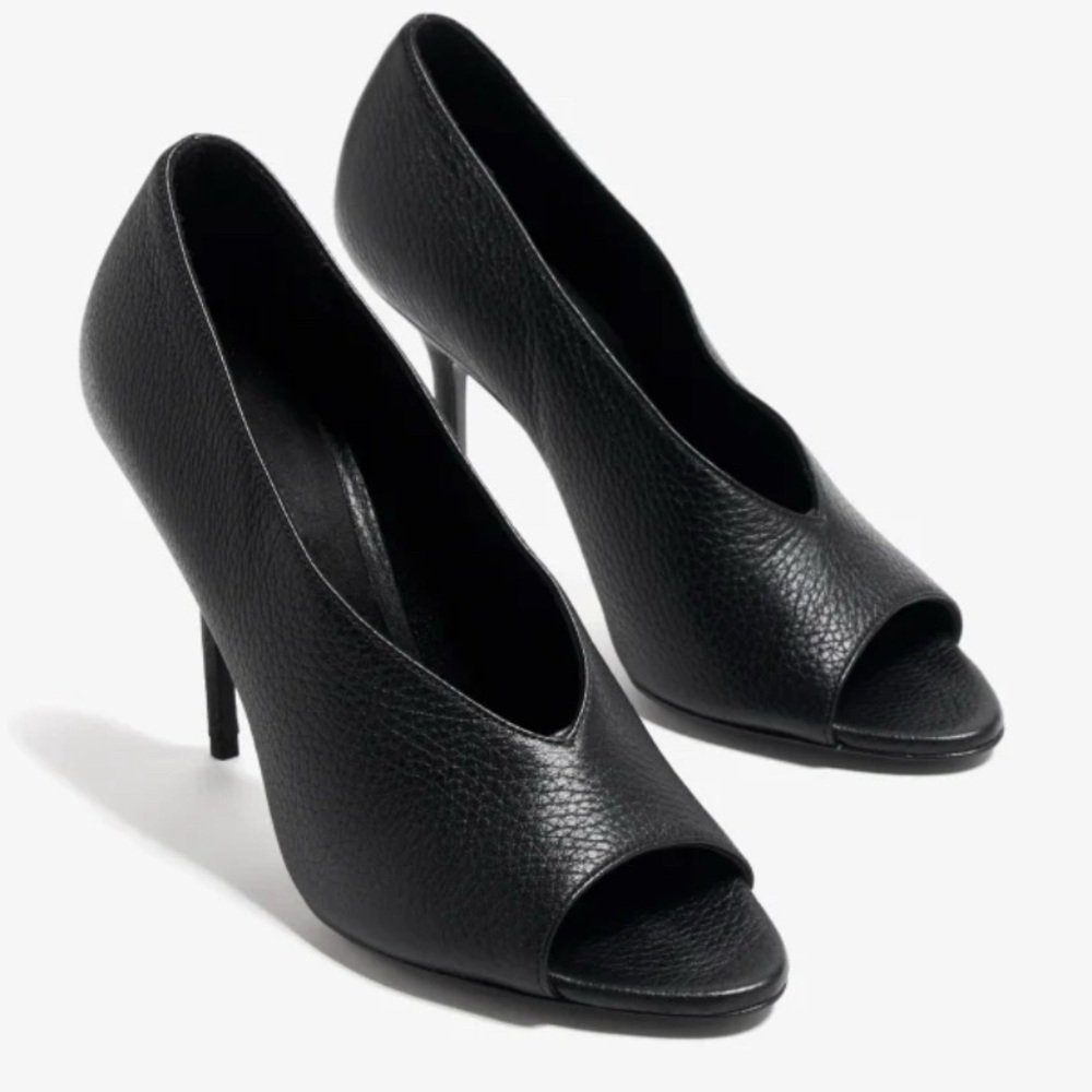 NWT Burberry Haydon peep toe Heels in black size 38